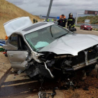 Estado que presentaba el vehículo en que viajaban los tres jóvenes tras el accidente.