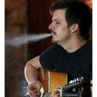 El polifacécito actor y cantante Coque Malla