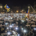 Protesta | Miles de voces claman por la libertad de Jordi Sànchez y Jordi Cuixart en el paseo de Lluís Companys, anoche.