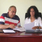 El presidente de la asociación y la alcaldesa, ayer.