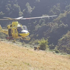 Los helicópteros dejaron a sus cuadrillas en una ladera sin llegar a aterrizar del todo. @BRIFTABUYO