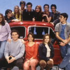 Imagen promocional de los actores de Al salir de clase, en febrero del 2000.