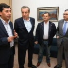 Jaime González (izquierda), Darío Martínez, José Antonio Velasco y Cerezales, ayer en la sede del PP