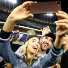 Kate Upton y Justin Verlander celebran el triunfo de los Houston Astros en las Series Mundiales de béisbol.