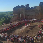 Torneo de caballeros celebrado en el castillo ayer por la tarde. DL