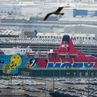 Barco con el dibujo de Piolín donde se aloja la Policia Nacional  y la Guardia Civil  atracado en el puerto de Barcelona