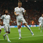 Kroos celebra el gol que la ha dado la victoria al Real Madrid en la Champions ocho meses después. TOLGA BOZOGLU