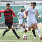 Yeray González, autor del gol que adelantó a la Cultural en el marcador en el minuto 8 del partido, se lleva el balón en un lance del partido. JORGE ESTÉVEZ