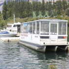 El barco municipal, en el embarcadero de Riaño. CAMPOS
