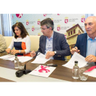 Alfonso Arias, Misericordia Bello, Juan Martínez Majo y Rafael Blanco, ayer, en la firma de los convenios en la Diputación. FERNANDO OTERO