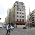 La fachada del Teatro Emperador, ya rehabilitada y sin andamios.