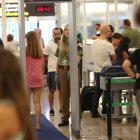 Control de pasajeros en la Terminal 1 del aeropuerto de Barcelona.