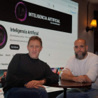 Tomás Castro, director general de Proconsi y Jon Hernández, divulgador sobre IA. DL