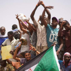 Miles de sudaneses siguen en las calles protestando contra la junta militar. STR