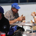 La churrascada reunió a algunos aficionados antes del encuentro.