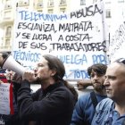 Pablo Iglesias apoyó ayer a los trabajadores de una subcontrata de Telefónica.