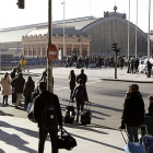 Desalojada la estación de Atocha de Madrid por una falsa amenaza de bomba.