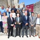 Los hermanos Pérez Pascuas, en el centro, recogieron un premio a toda una vida dedicada al vino. R. VALTERO