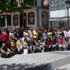 Los participantes y los organizadores del curso, en la plaza Cardenal Aguirre de La Robla