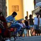 Gio Yáñez, n una de las actuaciones en una de las calles de Ponferrada. DL