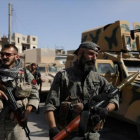 Combatientes kurdosirios en la ciudad de Raqqa.