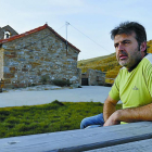 José Manuel González, junto a la ermita de Paradilla.