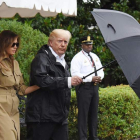 El presidente Donald Trump junto a su esposa Melania. OLIVIER DOULIERY / POOL