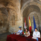 Pérez, Bello y Escudero, ayer en el Monasterio de Carracedo. LDM