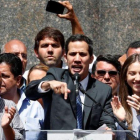 Juan Guaidó se dirige a sus seguidores en Caracas.