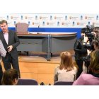 El alcalde en funciones de Burgos, Javier Lacalle, en la rueda de prensa que dio ayer en la que habló de su relevo. RICARDO ORDÓÑEZ