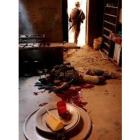 Un soldado norteamericano yace muerto en una casa de Faluya