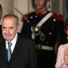 Raúl Alfonsín, junto a la mandataria Cristina Fernández de Kirchner en la Casa Rosada.