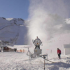 Trabajo de los cañones de nieve en Cebolledo. ARCHIVO