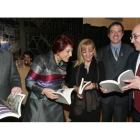En el centro de la imagen, Victorina Alonso, Isabel Carrasco y Arsenio García Fuertes.