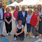 El alcalde, con algunos colaboradores del evento. DL