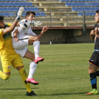 El delantero Manu fue un incordio para la defensa del Rayo Vallecano. FERNANDO OTERO PERANDONES