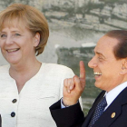 Merkel y Berlusconi durante la cumbre del G-8 en L’Aquila.