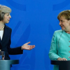 Theresa May y Angela Merkel en Berlín.