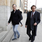El antiguo representante de UGT en la Caja, Miguel Ángel Fernández, y el concejal Javier García Prieto