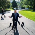 El presidente de EE UU, Donald Trump, se dirige a los periodistas en la Casa Blanca. JIM LO SCALZO