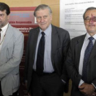 Pedro Alonso, Valentín Fuster, y Mariano Barbacid, en una jornada de diagnóstico biomédico.
