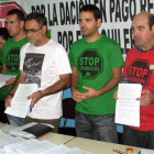 La coordinadora intercomarcal, en el acto de presentación de las firmas recogidas.