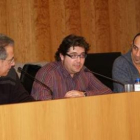 Manuel Cuenya junto a Jesús Celemín (derecha) durante la charla