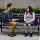 Jim Parsons y Mayim Bialik, como Sheldon y Amy en The big bang theory.