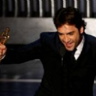 Javier Bardem ha obtenido el Oscar al Mejor Actor Secundario, su primera estatuilla, por su aclamado papel de un asesino despiadado en la película «No es país para viejos», de los hermanos Coen.