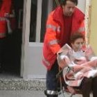 Una de las afectadas es trasladada por efectivos del Servicio de Emergencias 112