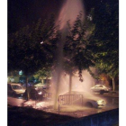 Imagen del singular géiser que se levantó en la avenida de La Libertad