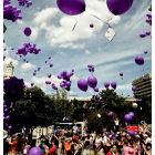 Suelta de globos en el día del superviviente del cáncer.