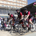 Dani Rovira, Paco Aranda y el resto del equipo a punto de salir.