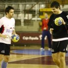 Bicanic, a la derecha, y Ricardo Costa con gesto distendido durante un entrenamiento